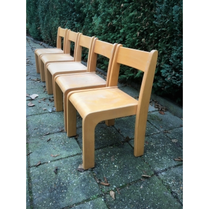 Vintage schoolstoeltjes nr 47